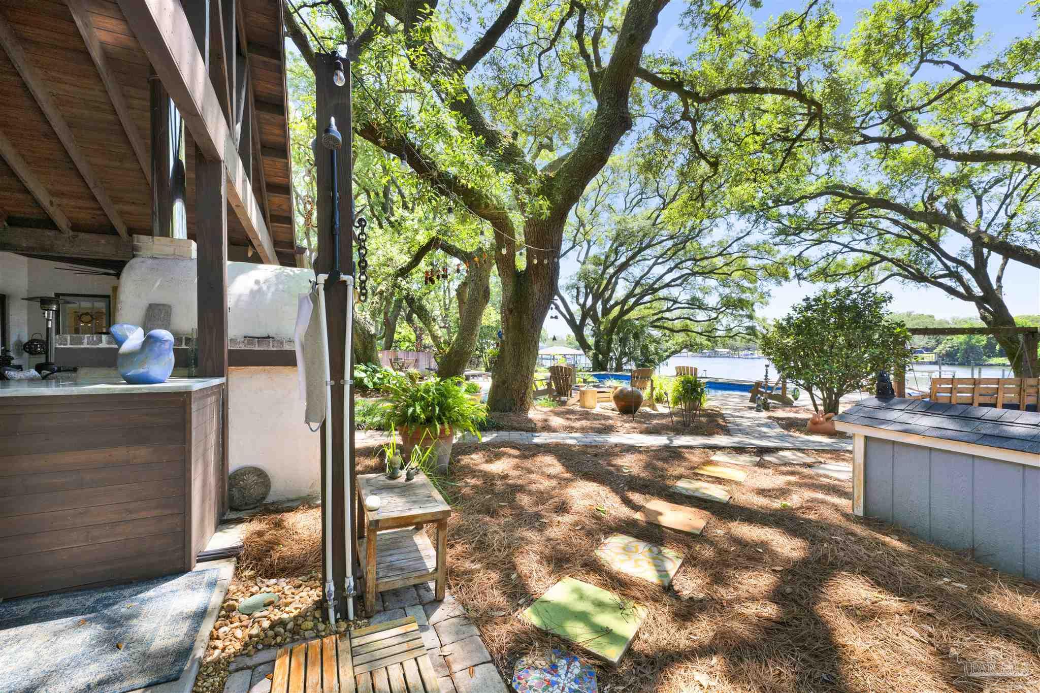 333 Edgewater Dr