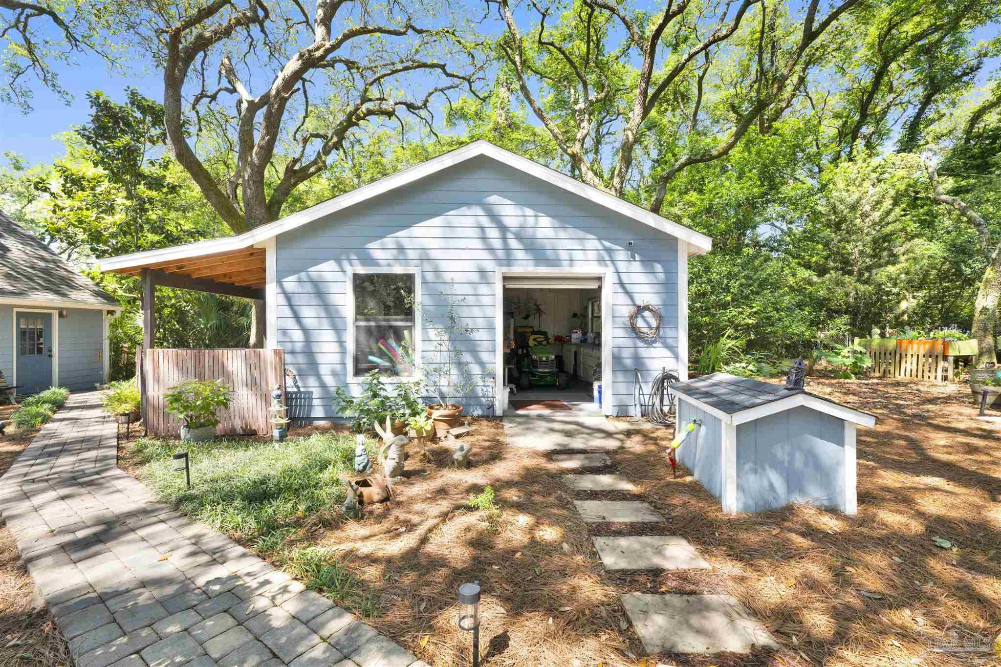 333 Edgewater Dr