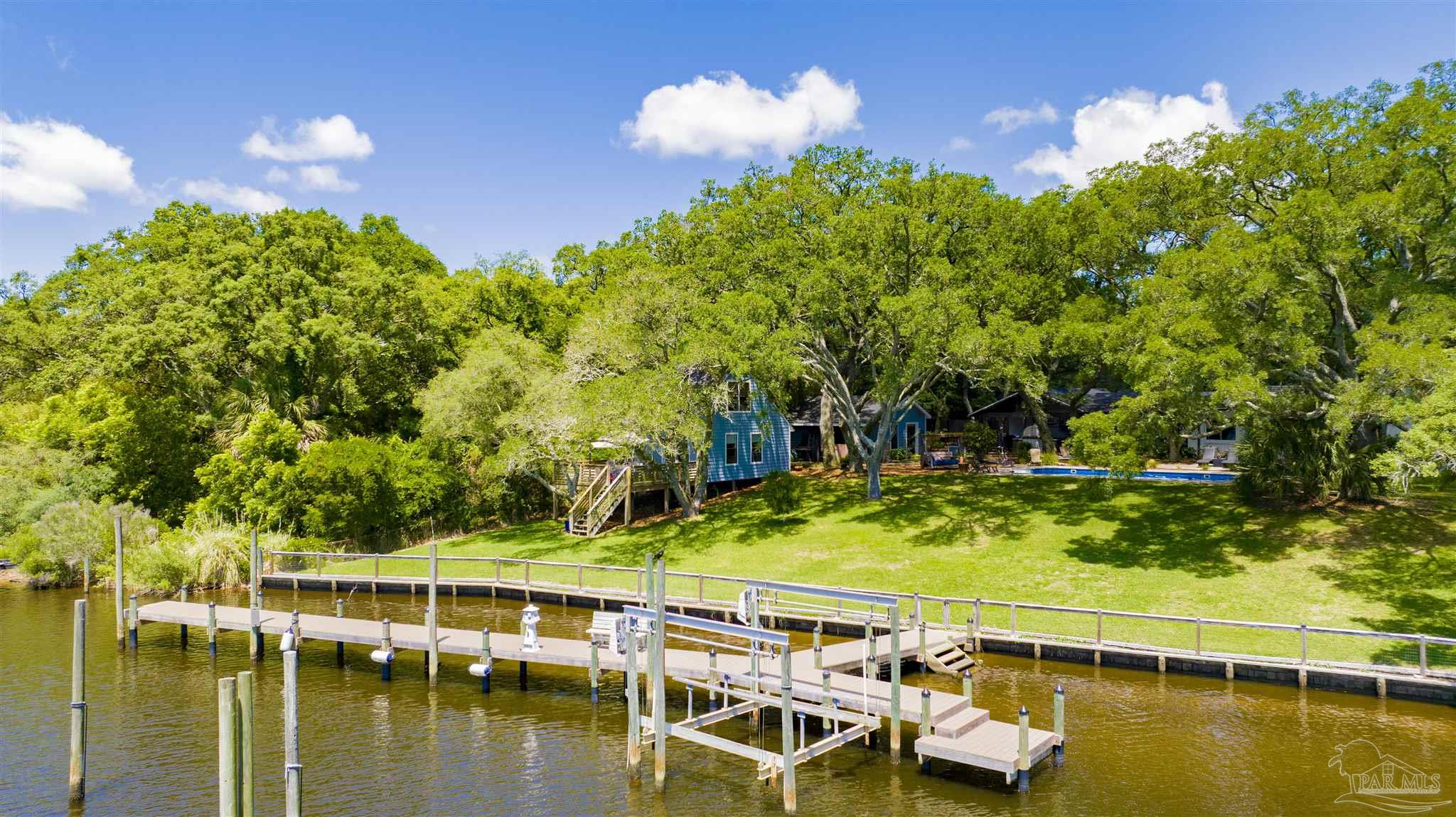 333 Edgewater Dr