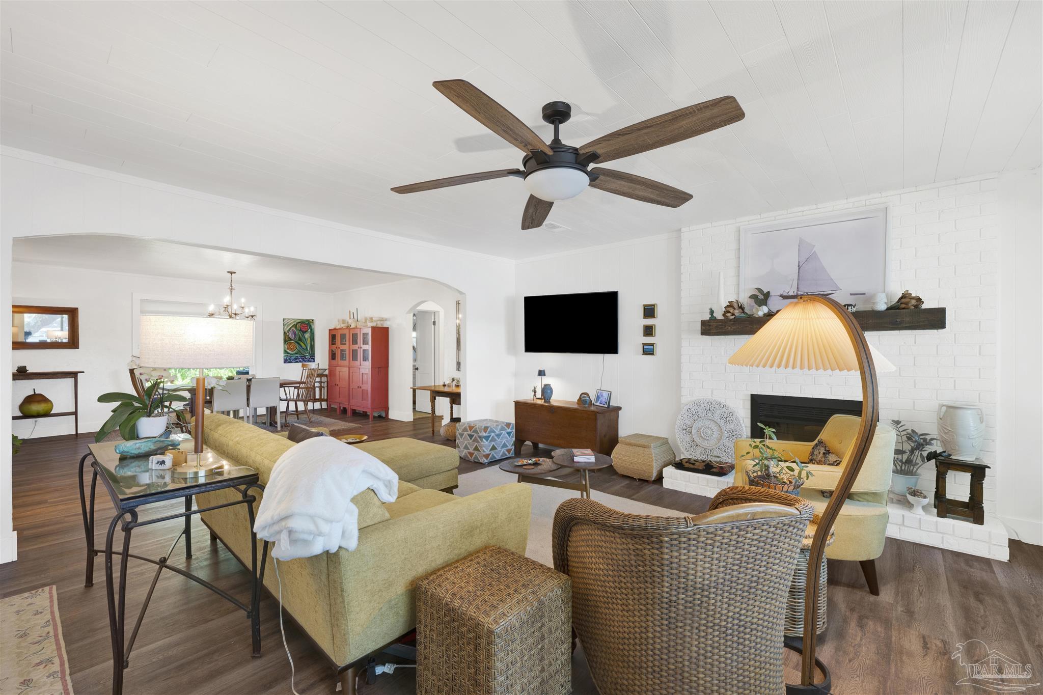 333 Edgewater Dr