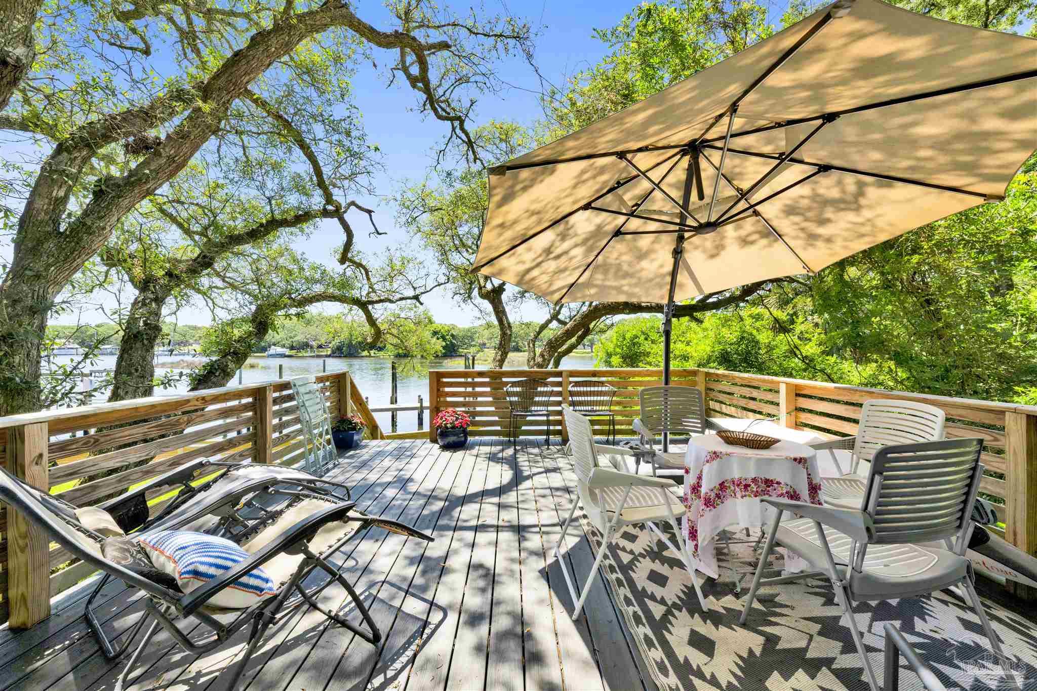 333 Edgewater Dr