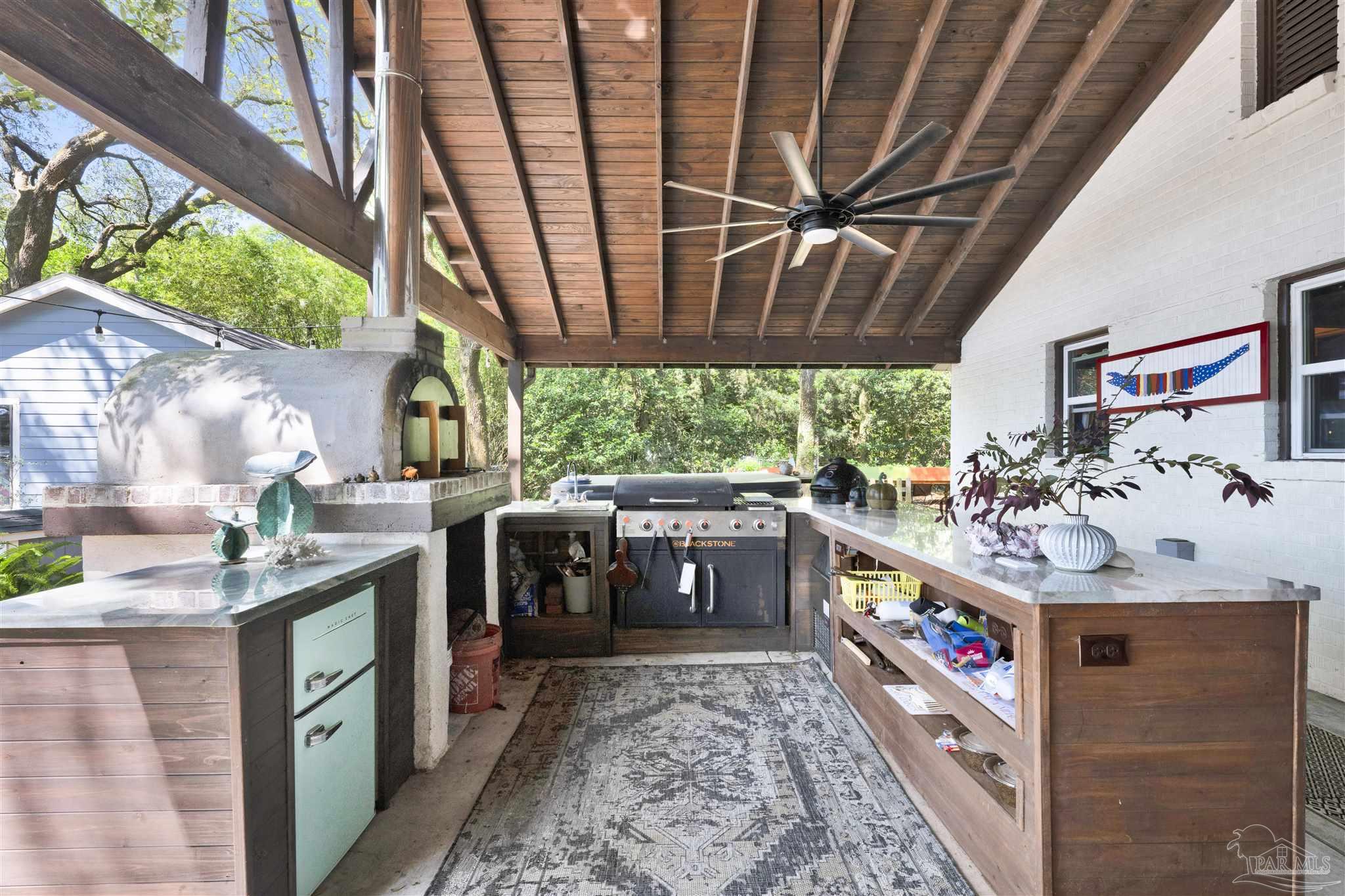 333 Edgewater Dr