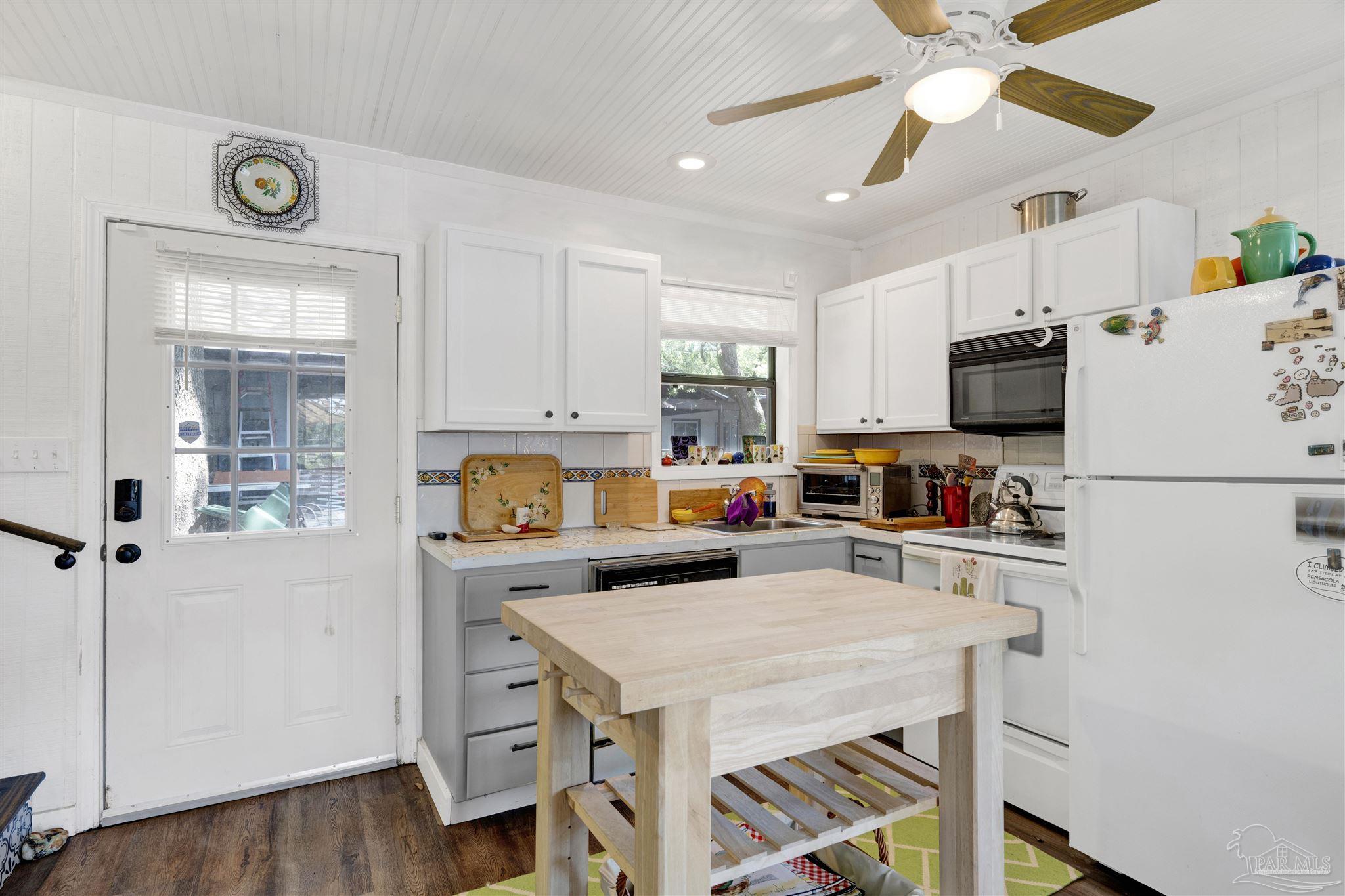 333 Edgewater Dr