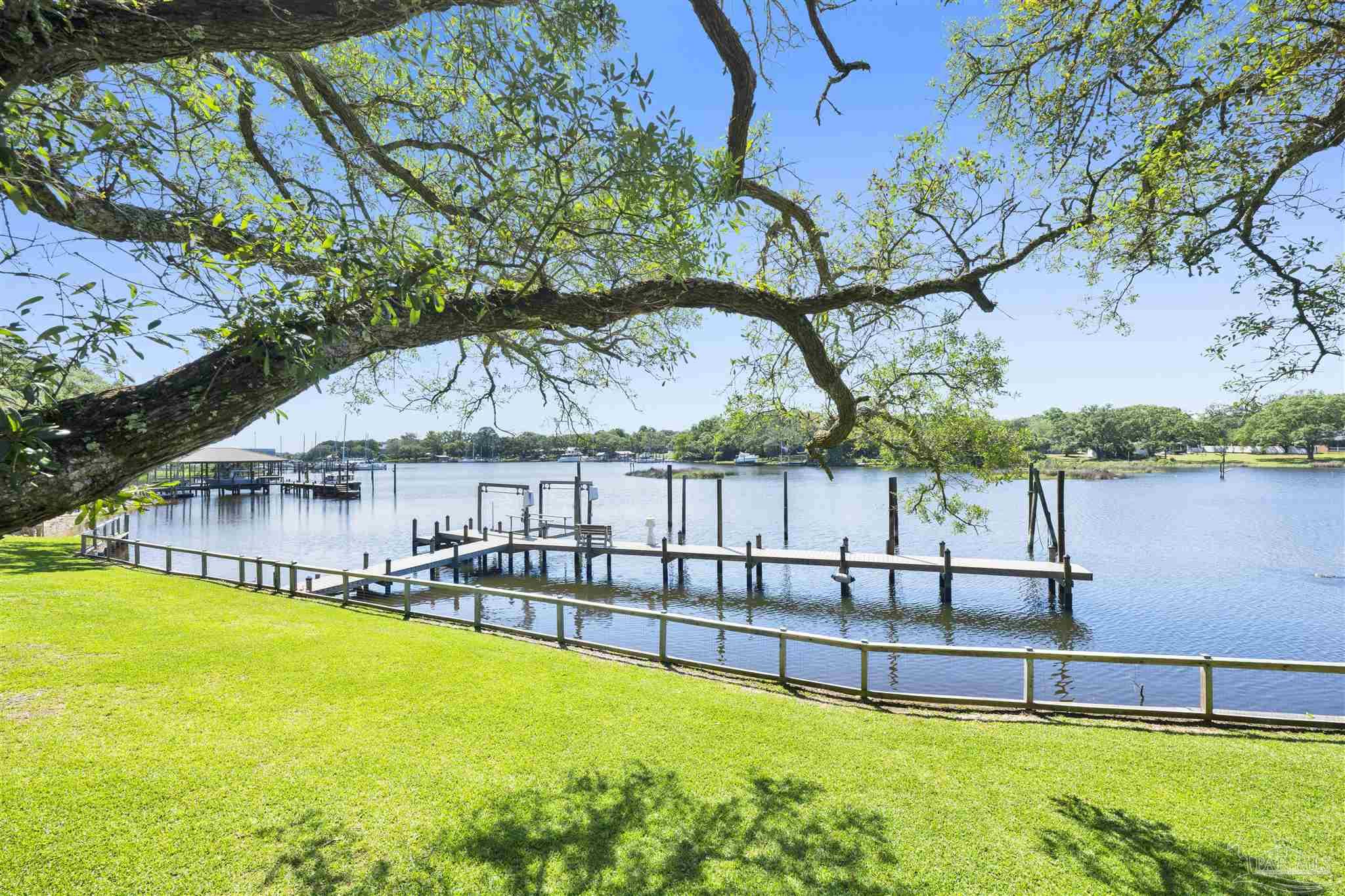 333 Edgewater Dr