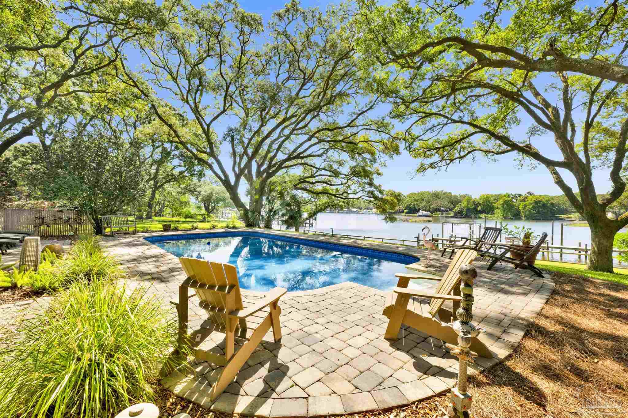 333 Edgewater Dr