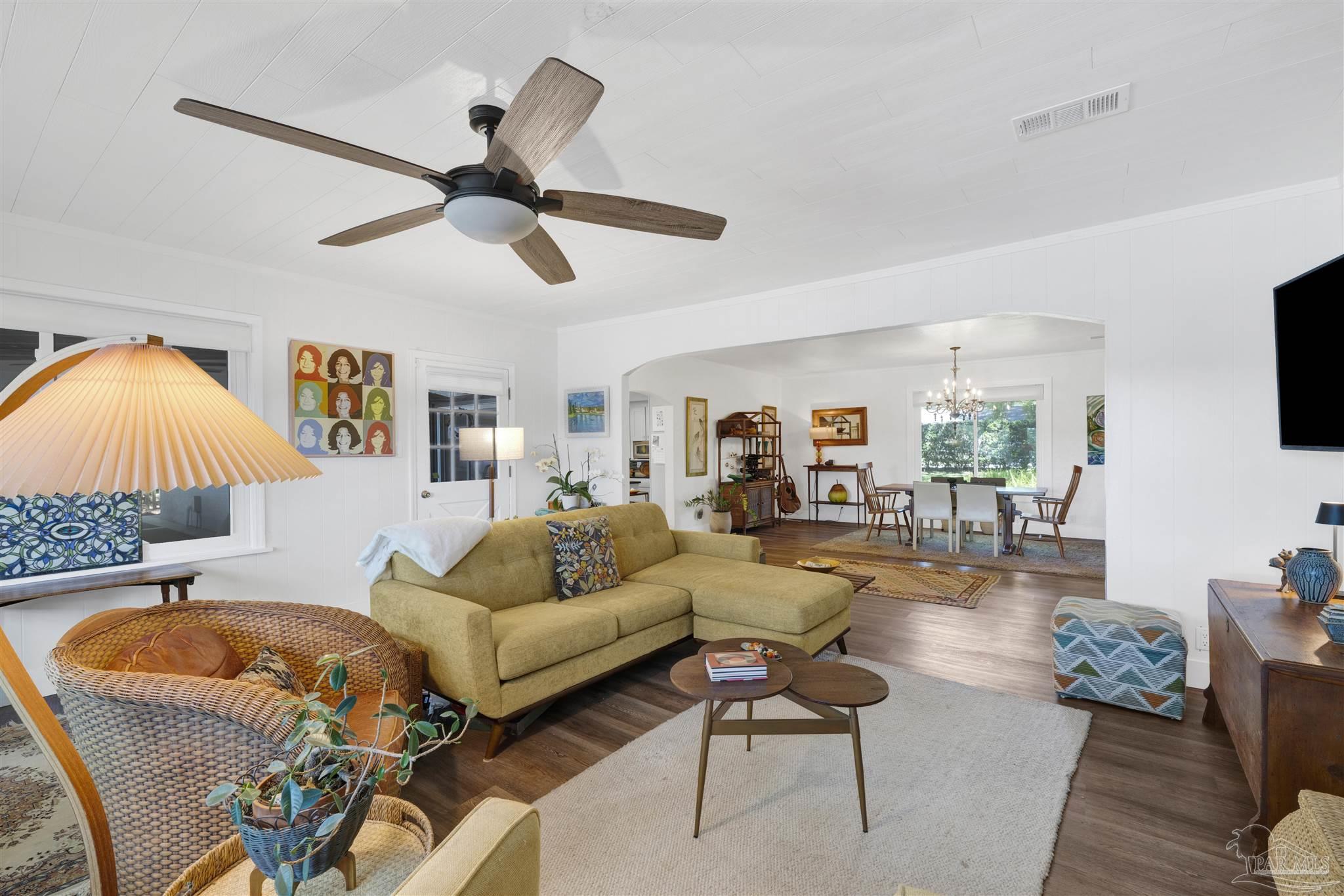 333 Edgewater Dr