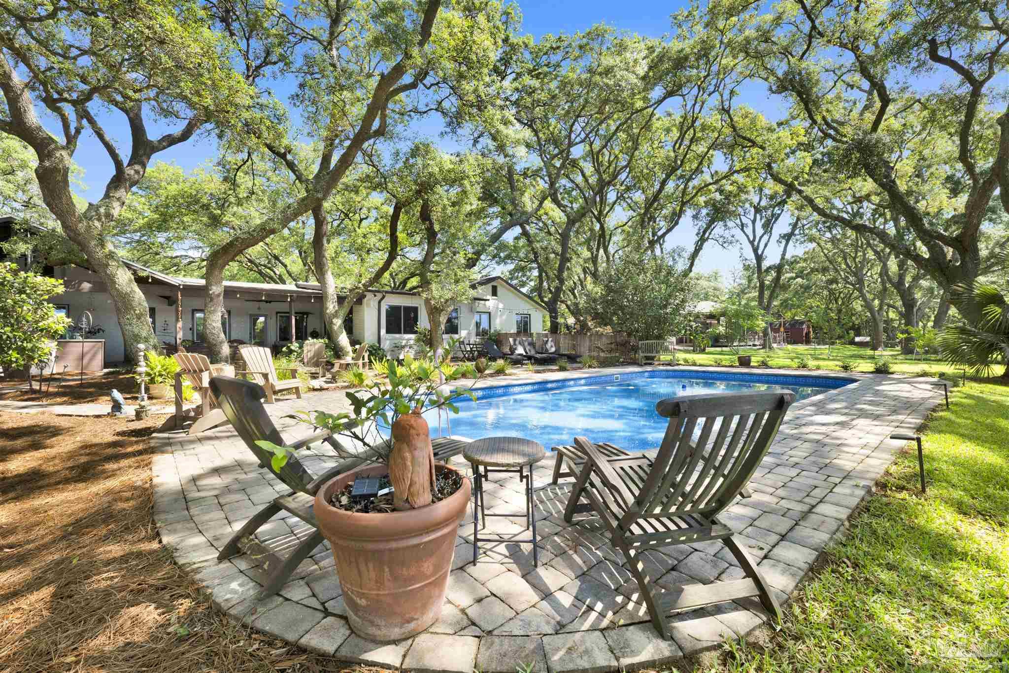 333 Edgewater Dr
