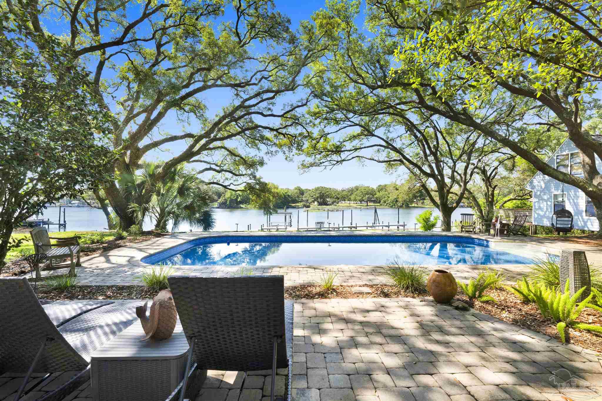 333 Edgewater Dr