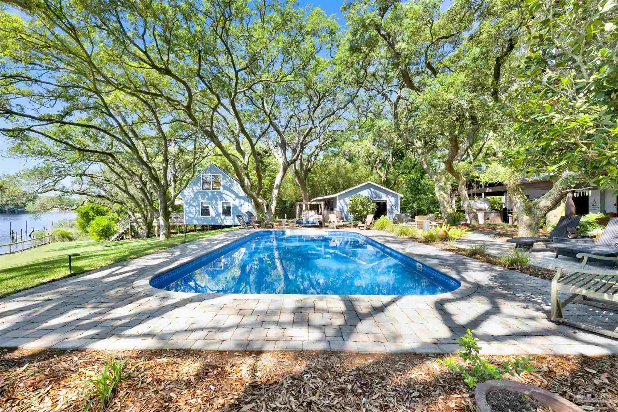 333 Edgewater Dr
