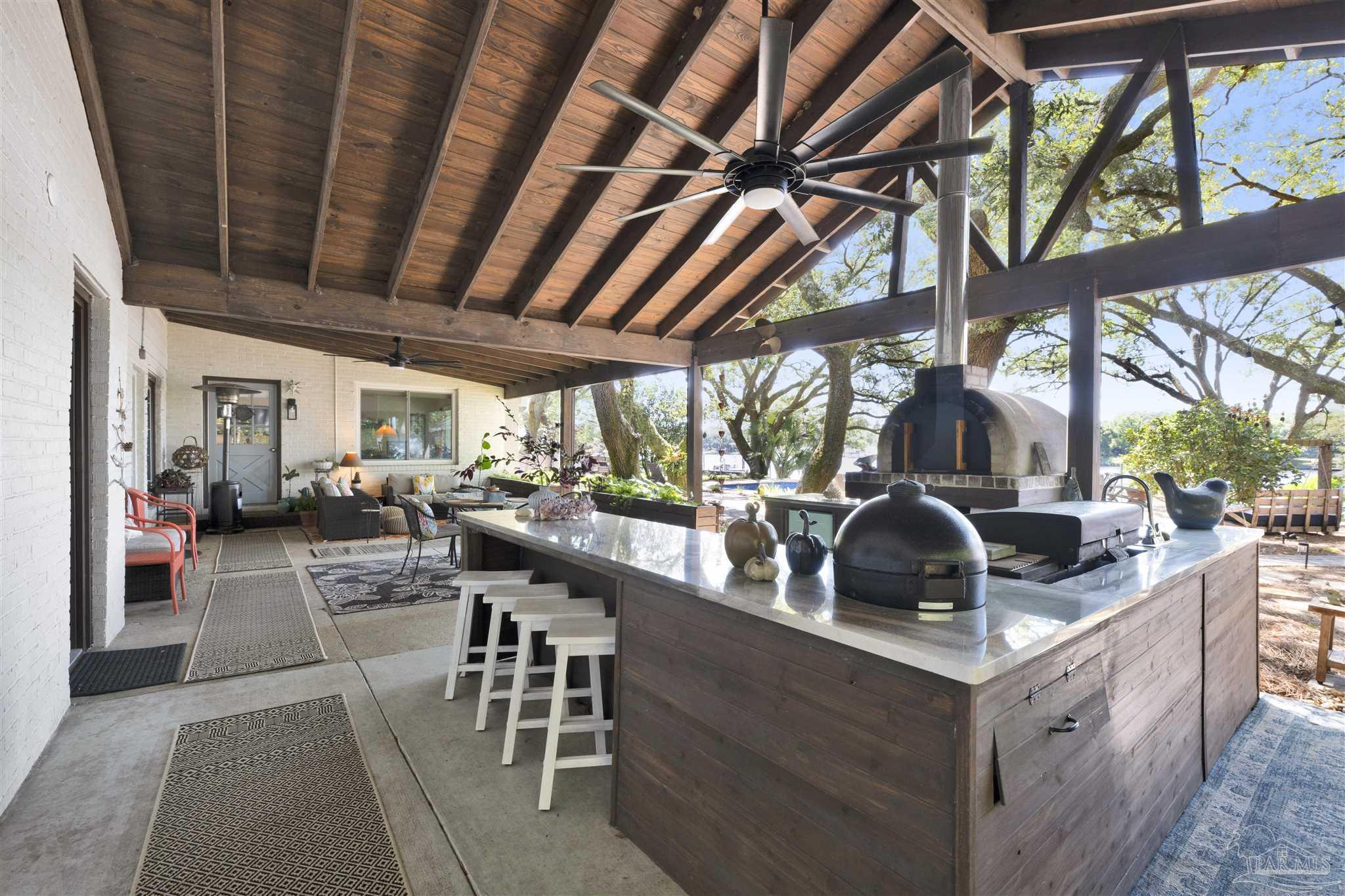 333 Edgewater Dr