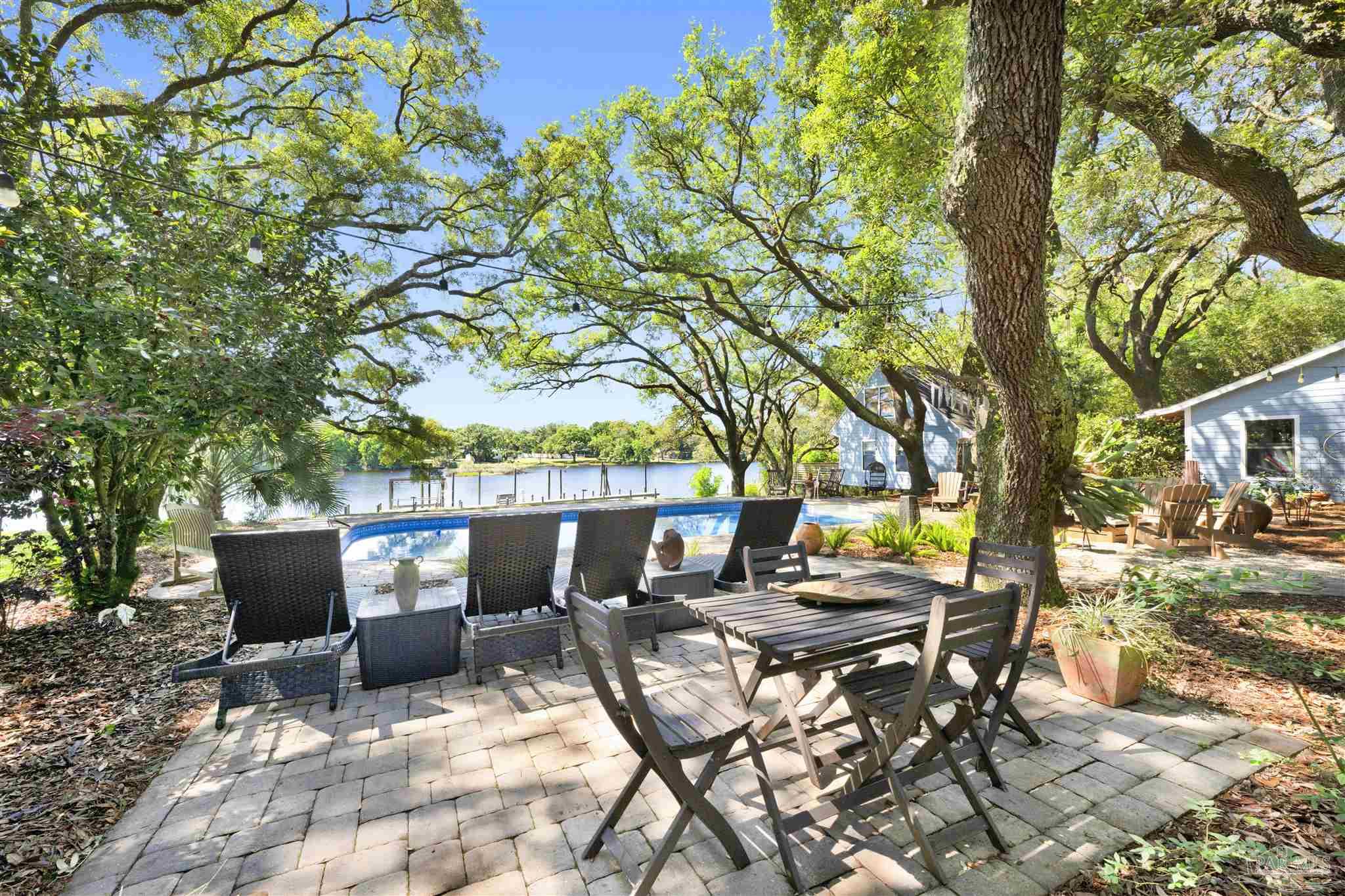 333 Edgewater Dr