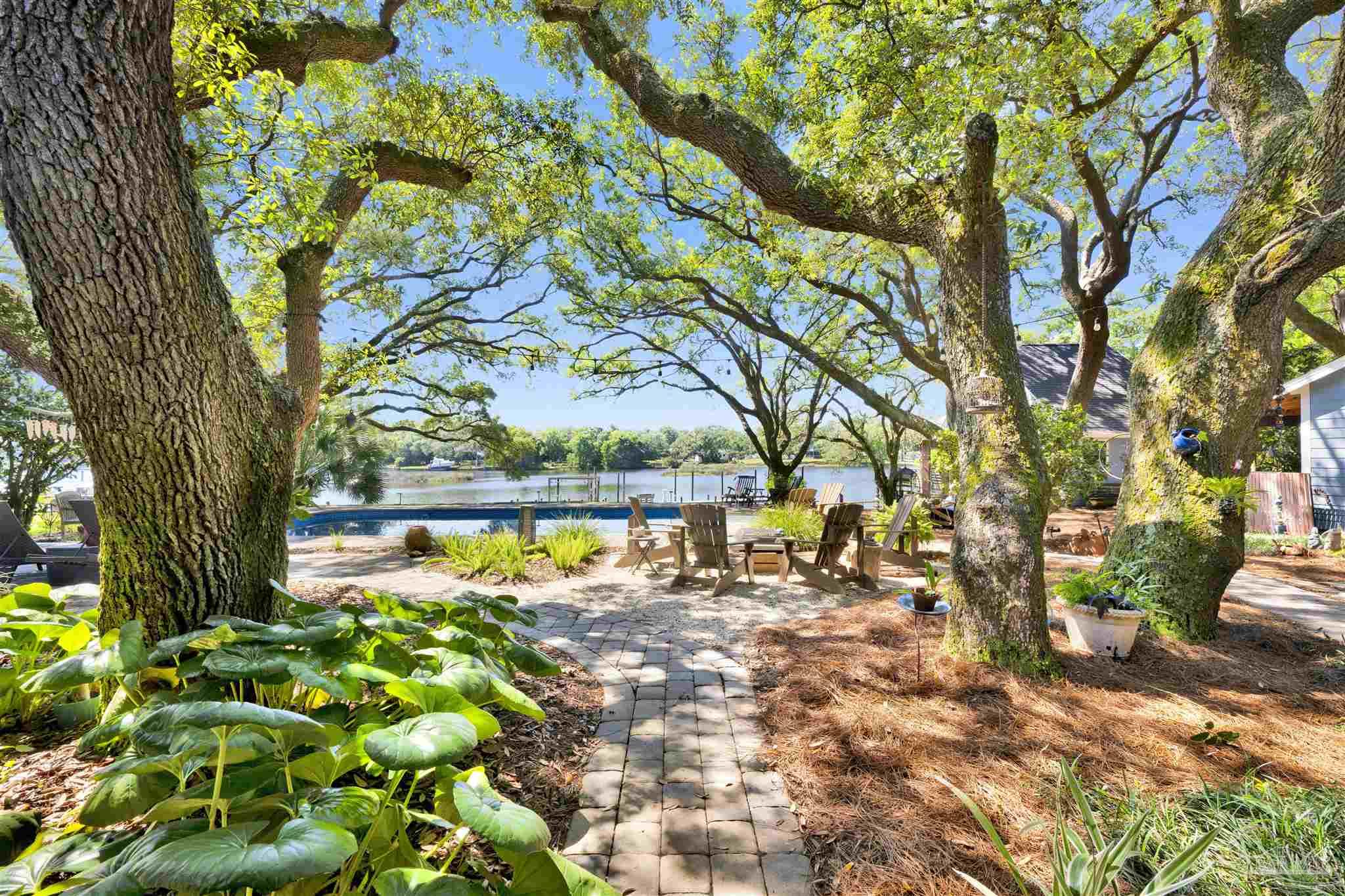 333 Edgewater Dr