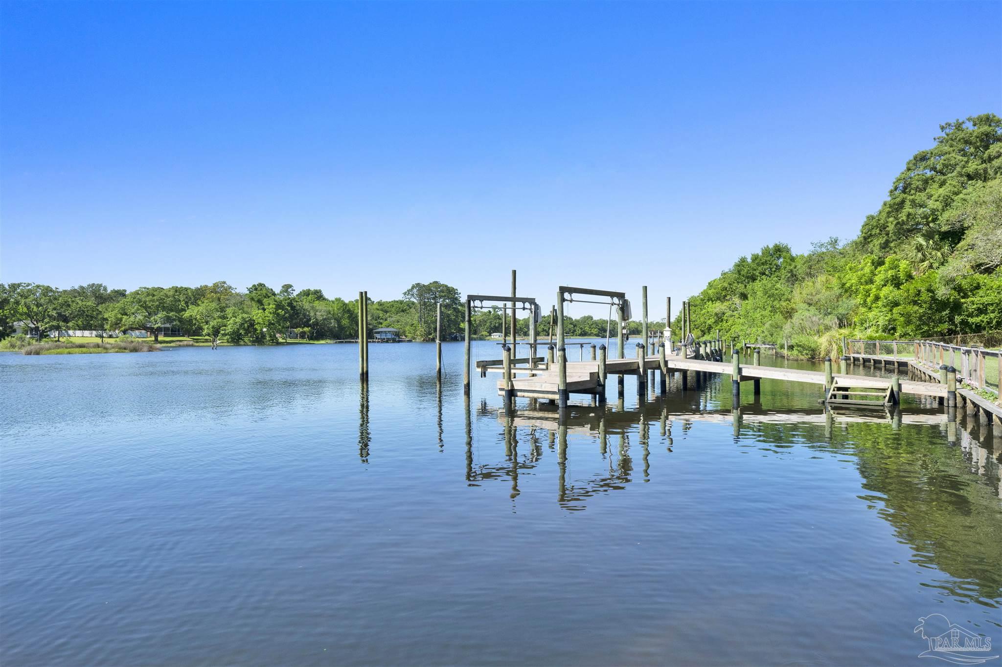 333 Edgewater Dr