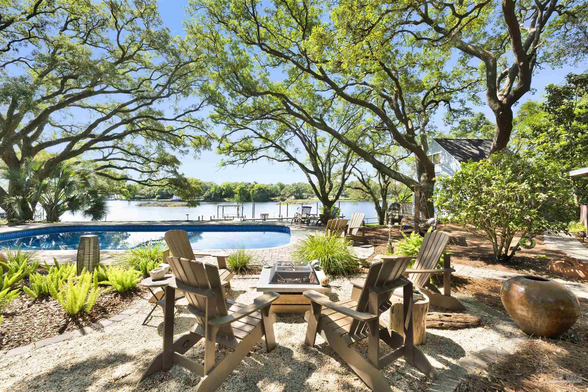 333 Edgewater Dr