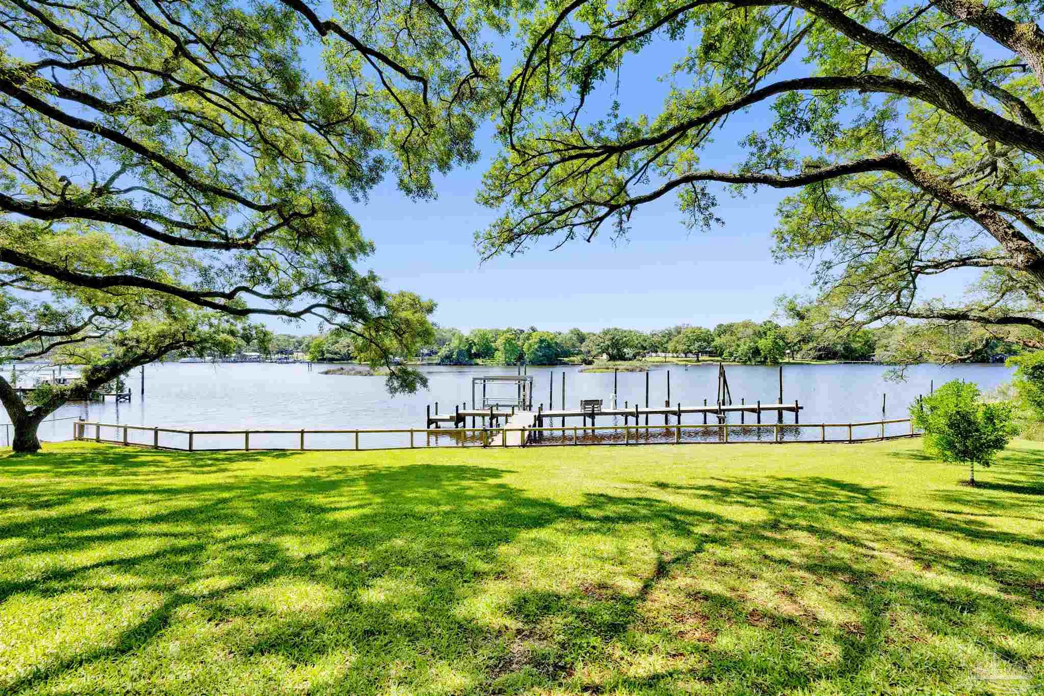 333 Edgewater Dr