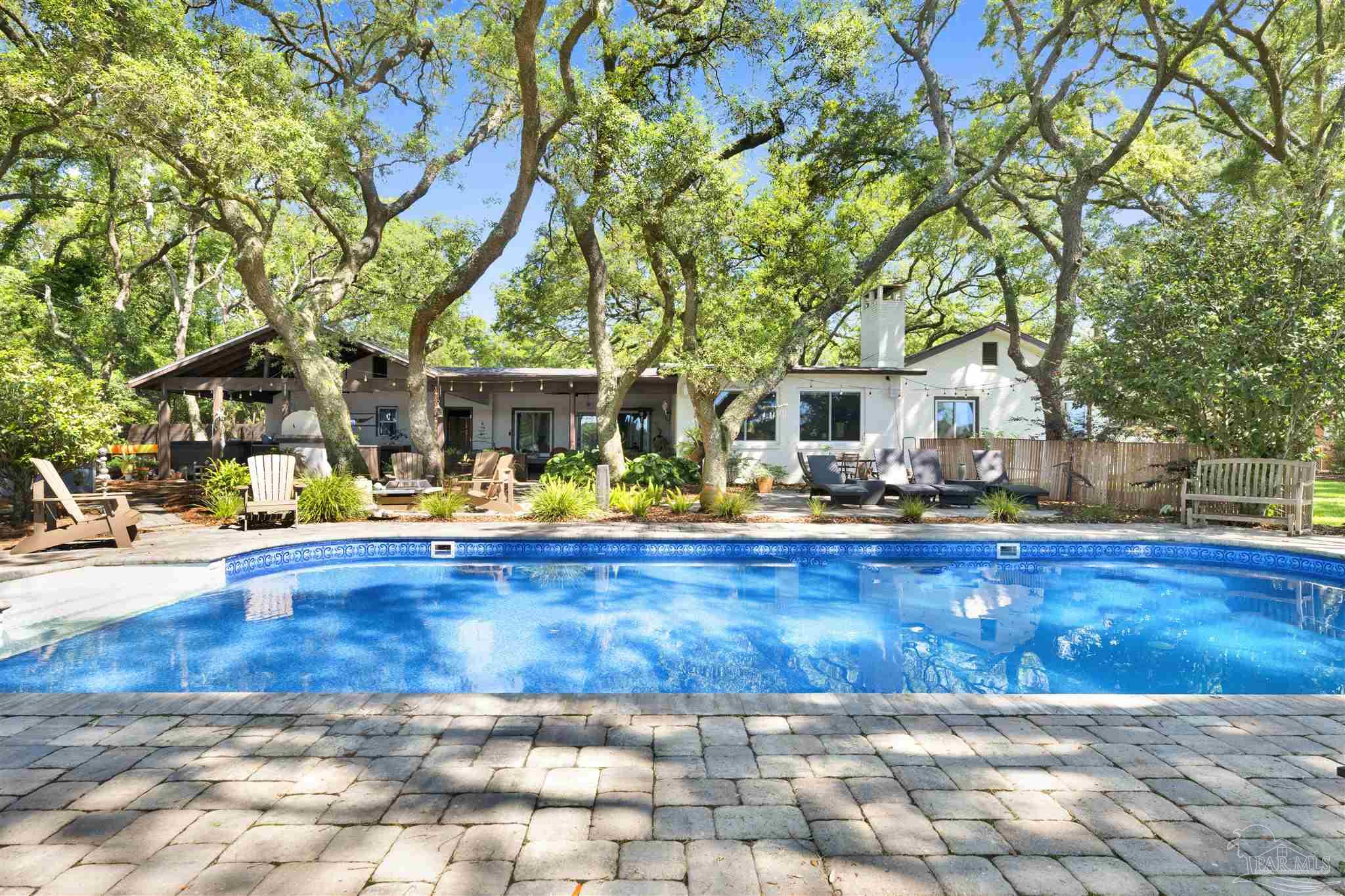 333 Edgewater Dr
