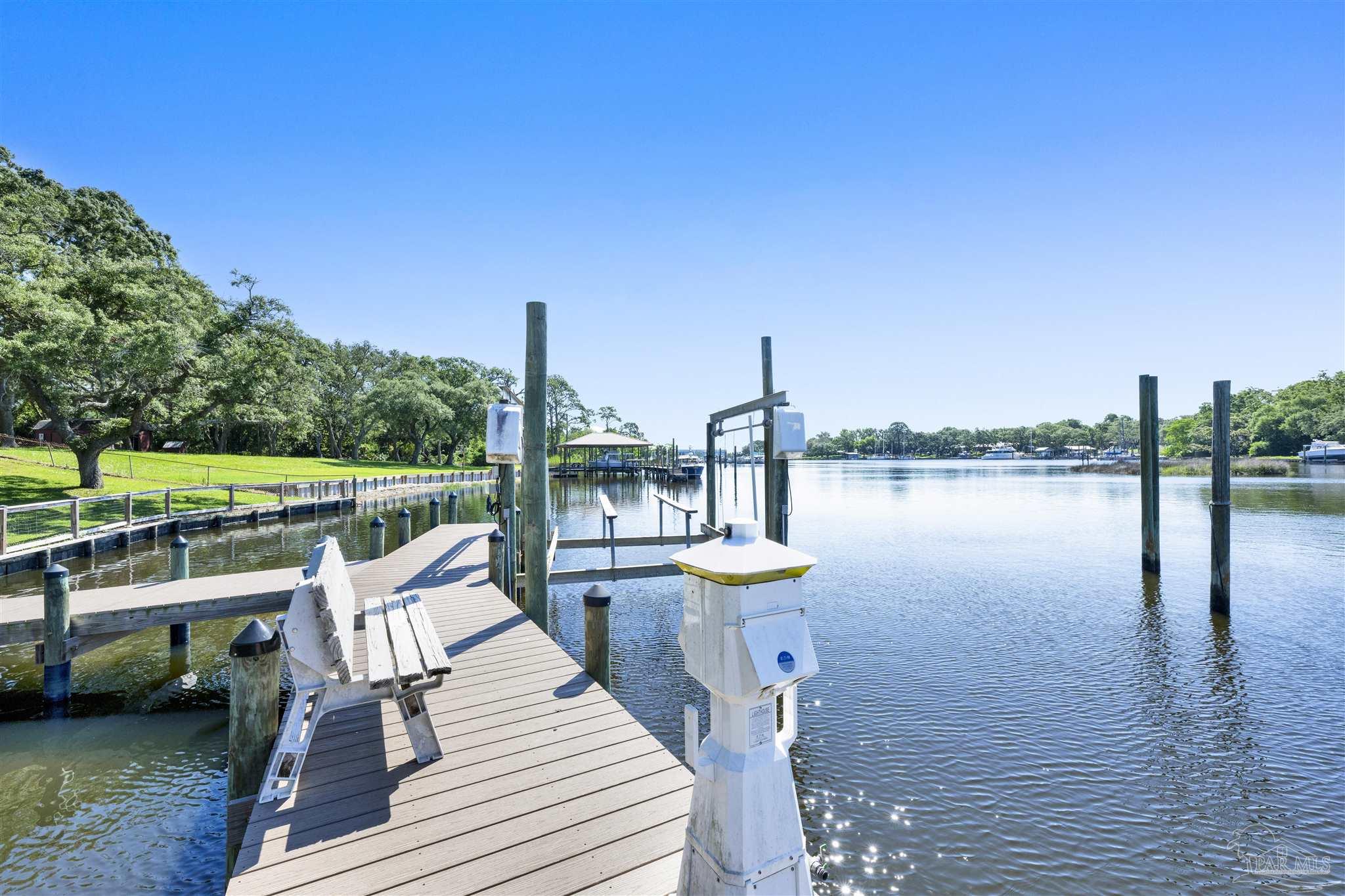 333 Edgewater Dr