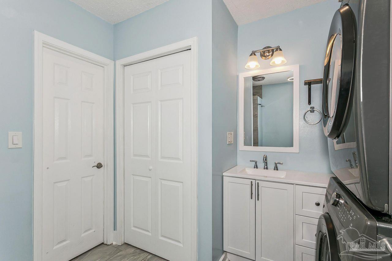5389 Camille Gardens Cir