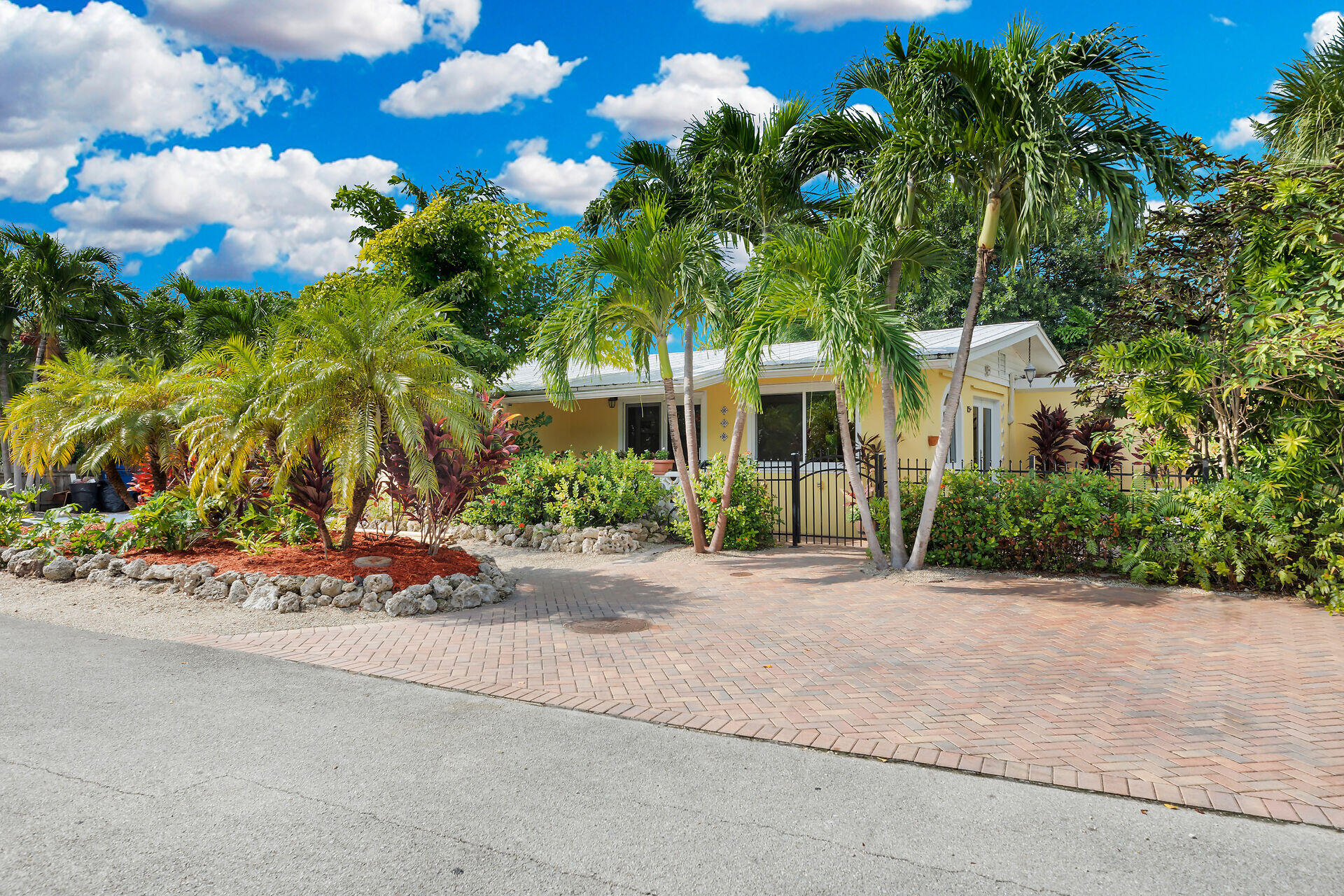 1875 109Th Street Gulf Unit: B