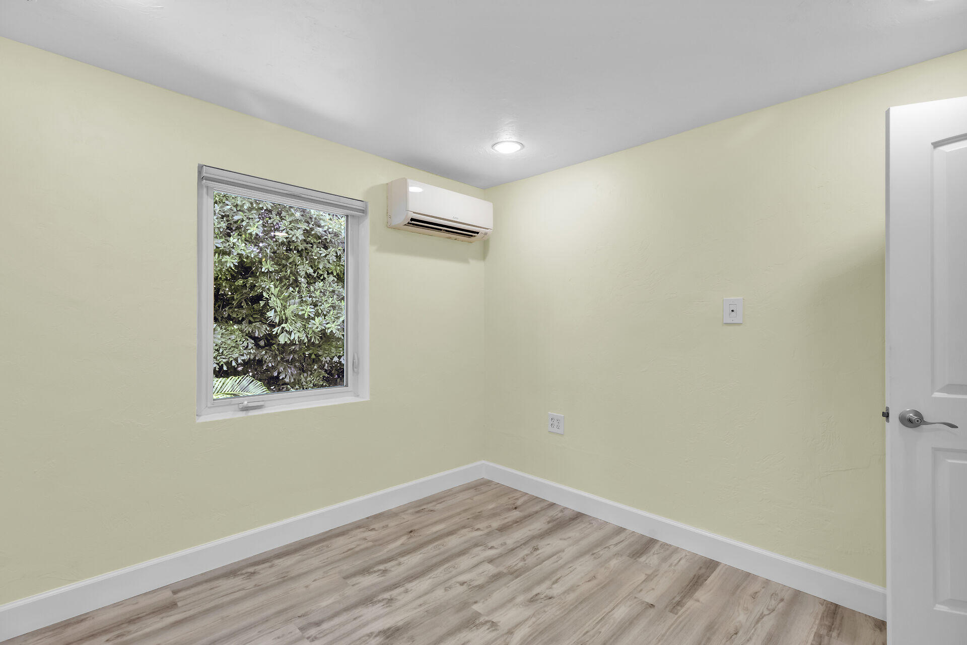 1875 109Th Street Gulf Unit: B