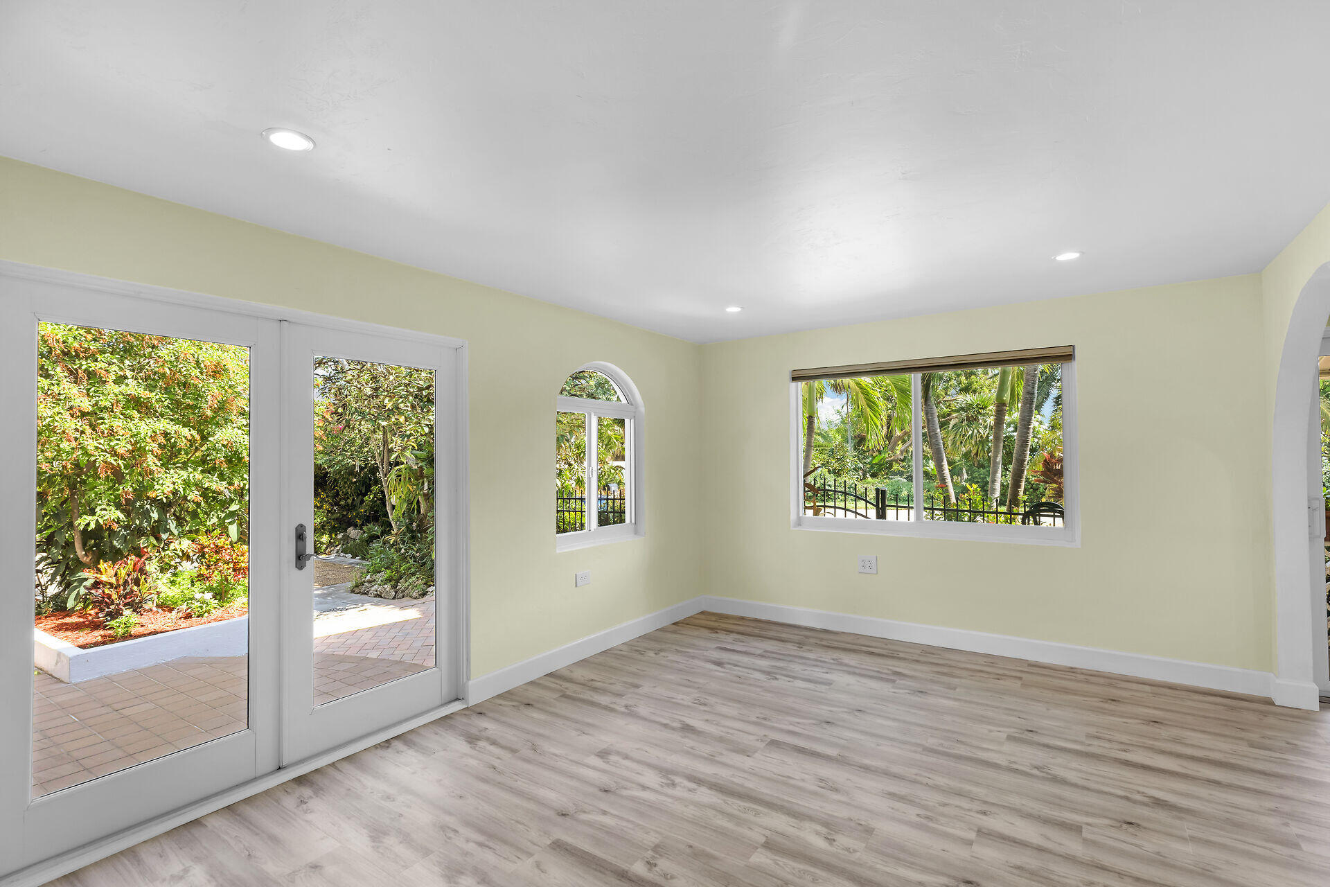 1875 109Th Street Gulf Unit: B