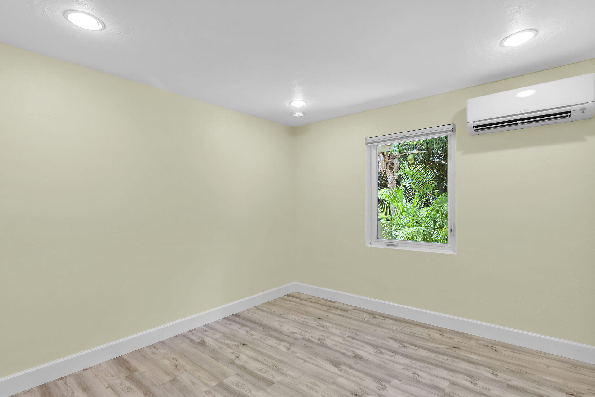 1875 109Th Street Gulf Unit: B