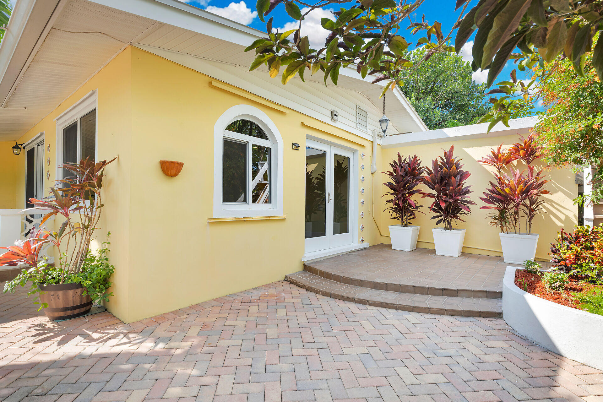 1875 109Th Street Gulf Unit: B