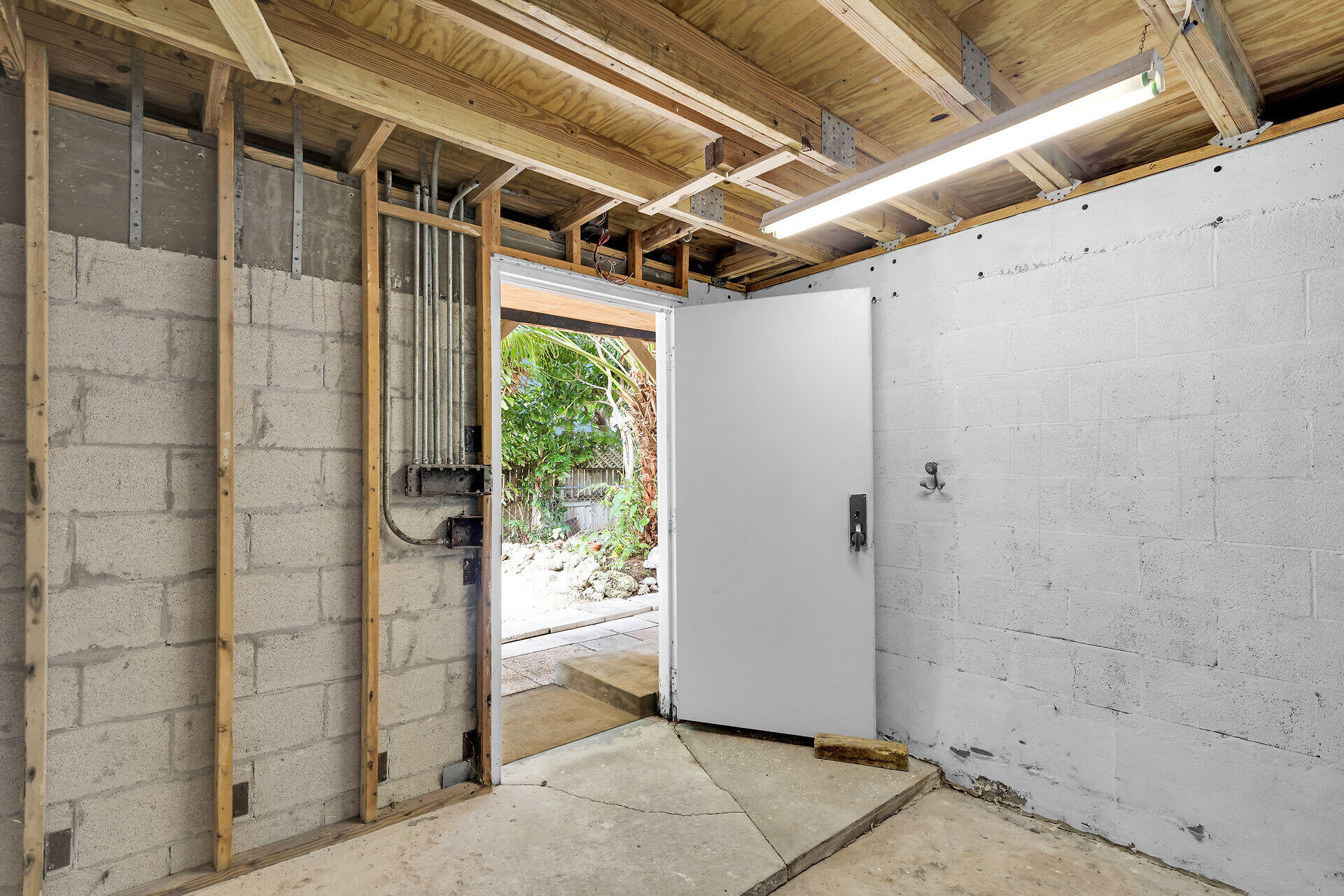 1875 109Th Street Gulf Unit: B