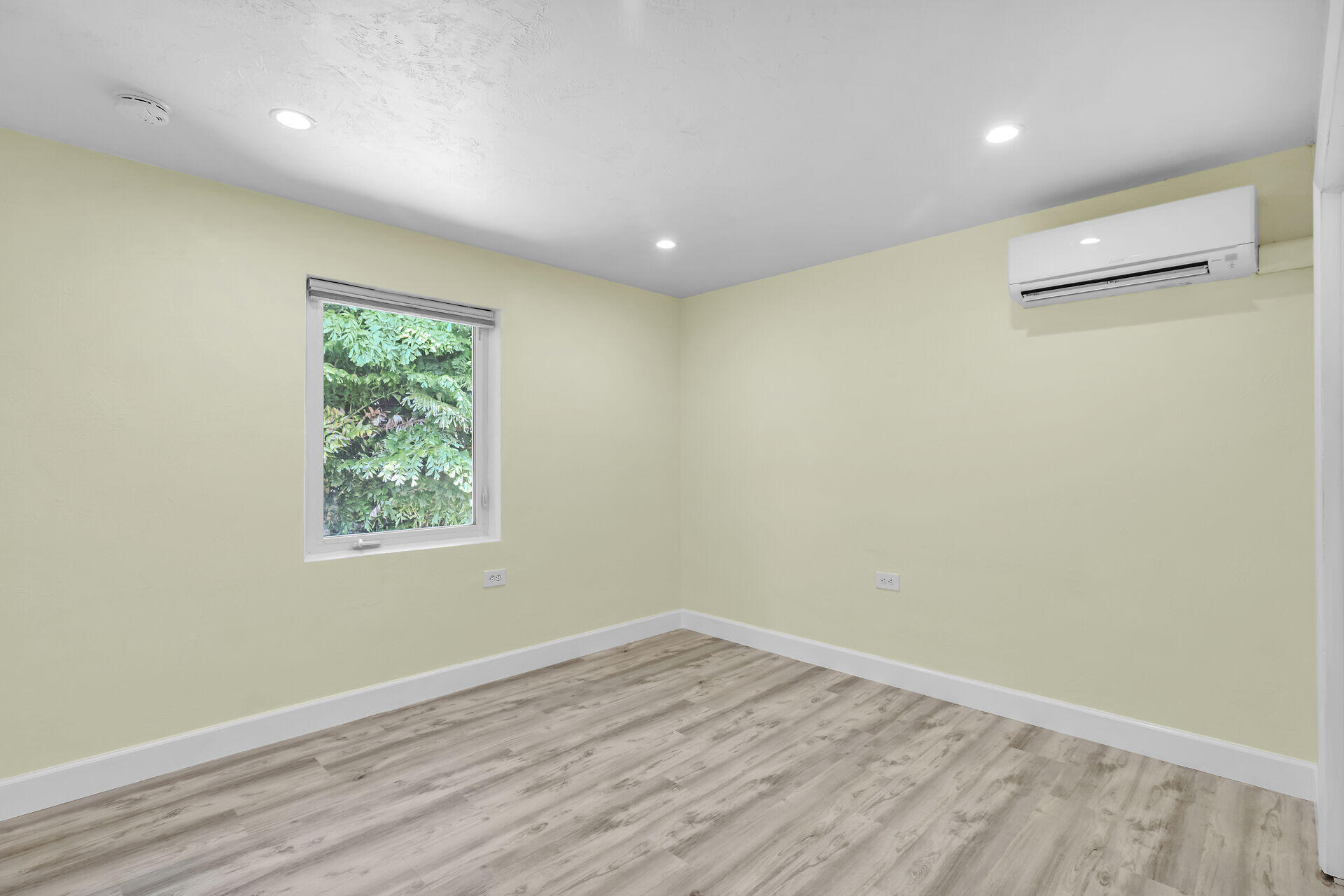 1875 109Th Street Gulf Unit: B