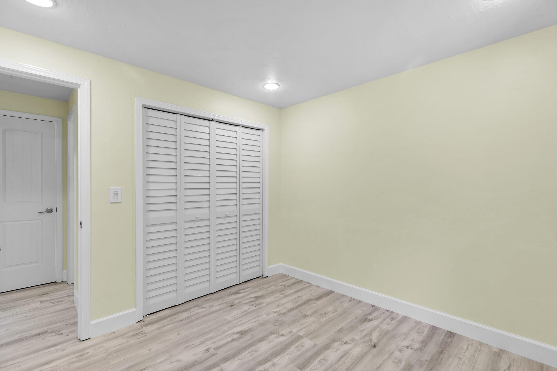1875 109Th Street Gulf Unit: B