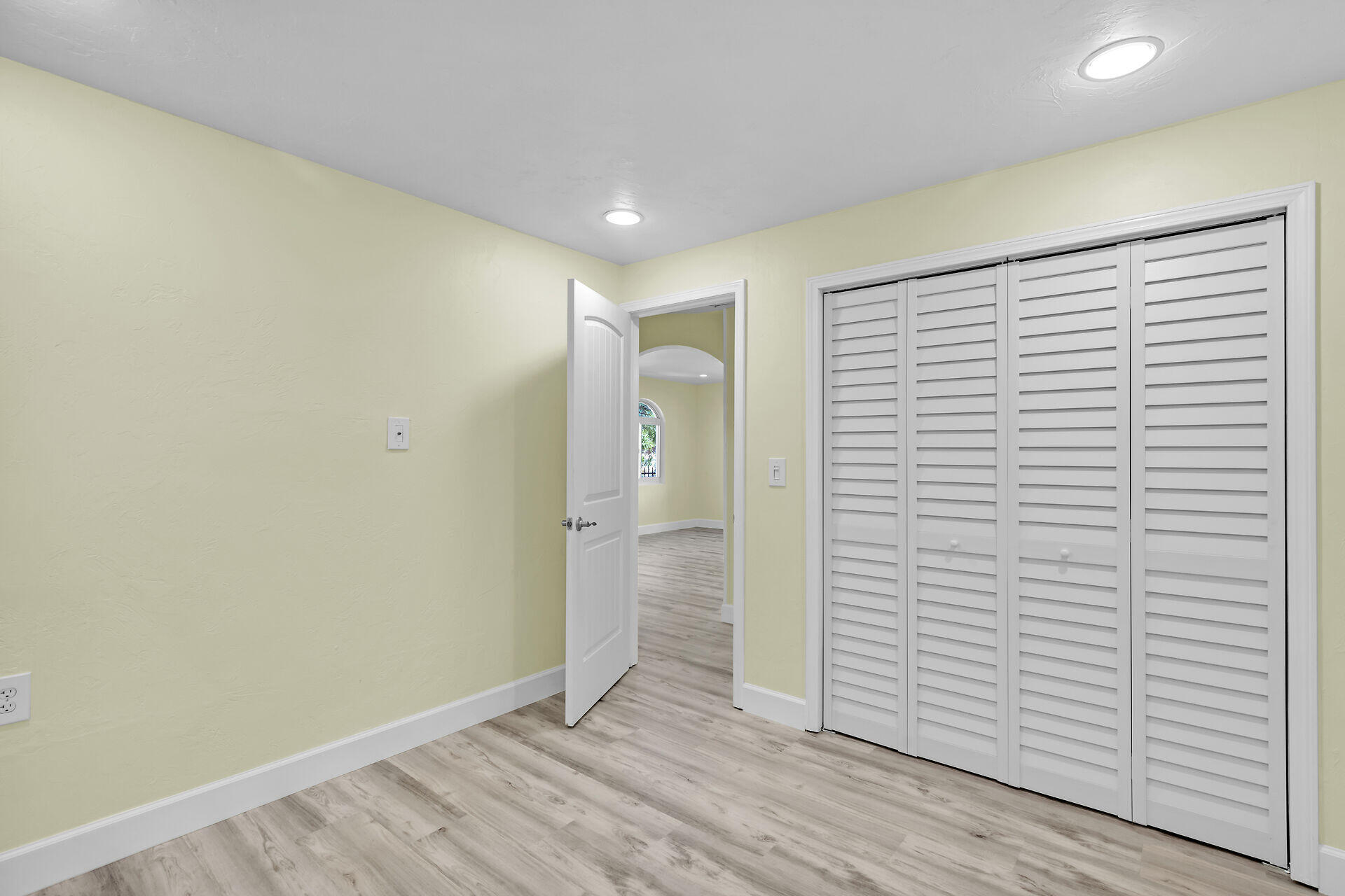 1875 109Th Street Gulf Unit: B