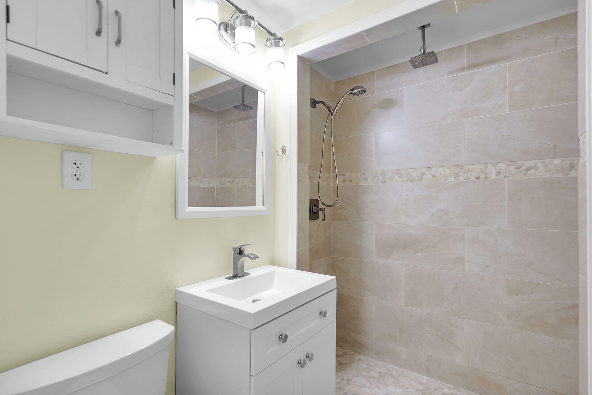 1875 109Th Street Gulf Unit: B