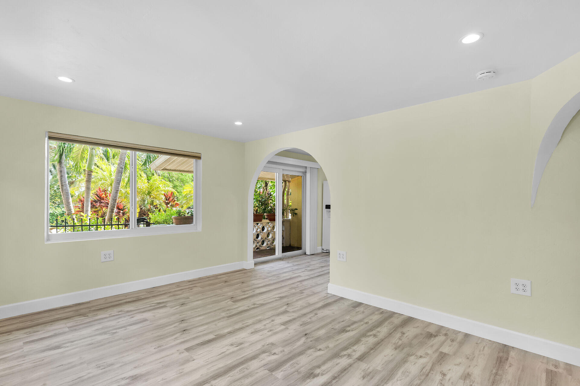 1875 109Th Street Gulf Unit: B