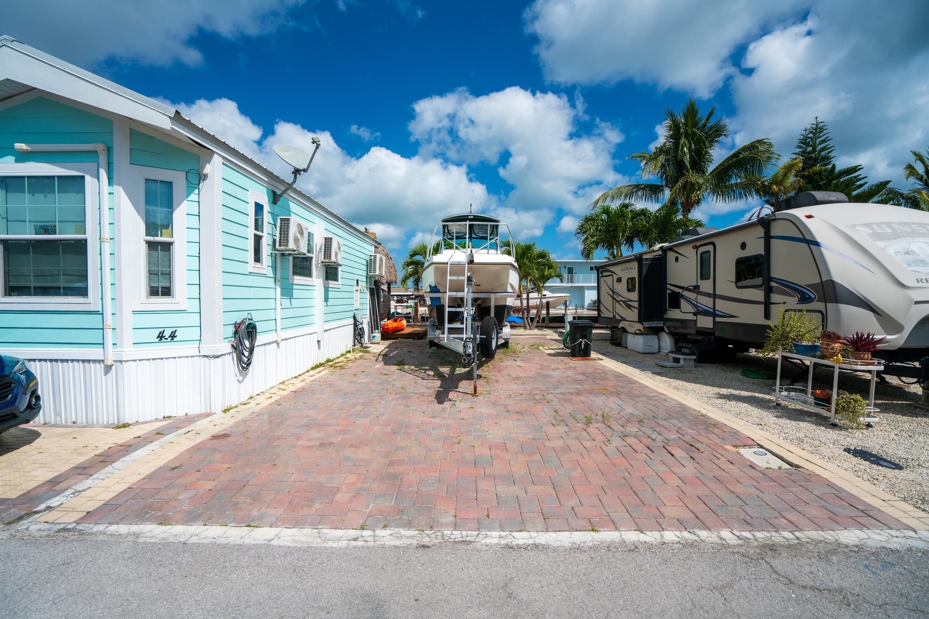 999 Morris Avenue Unit: 4-3