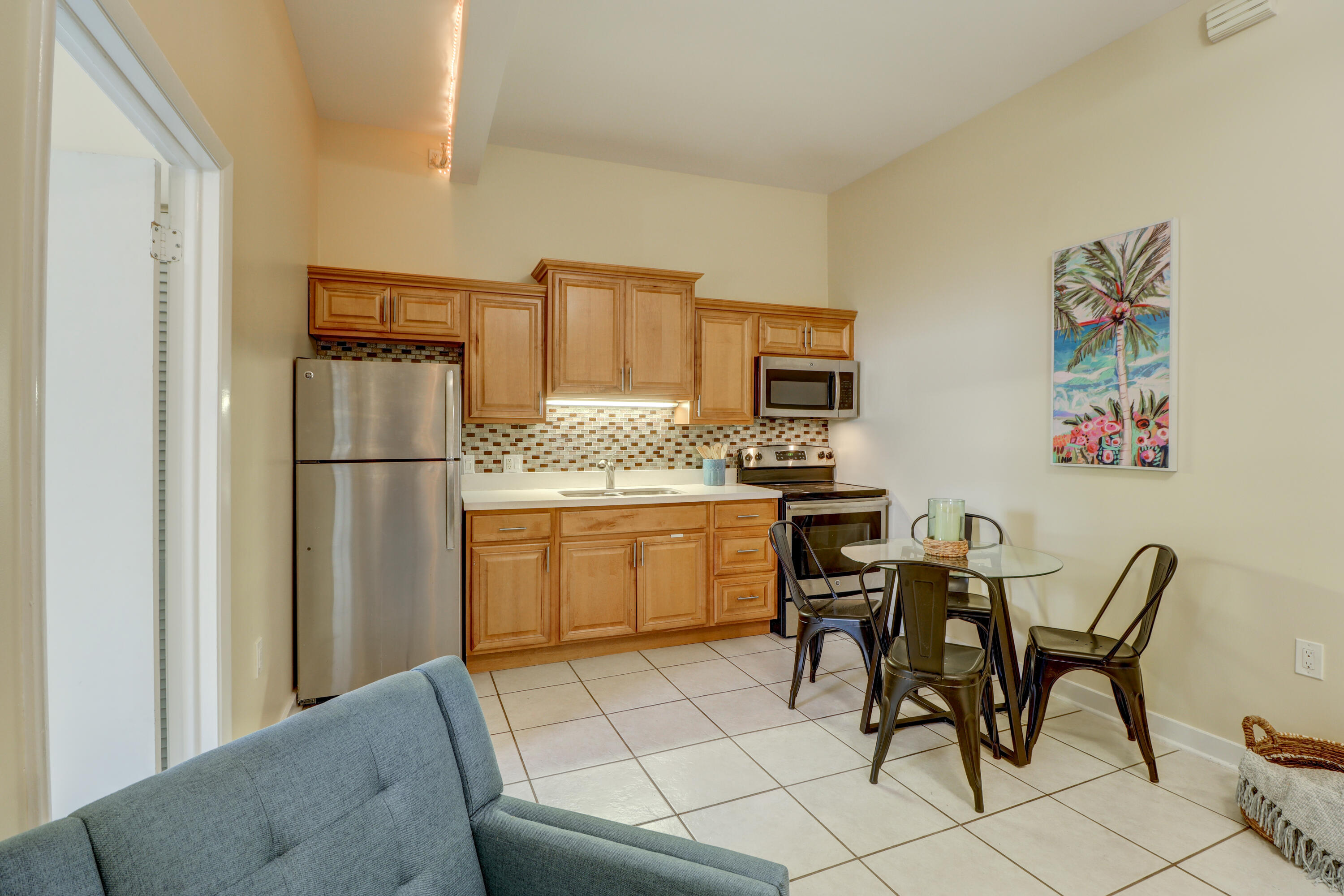 416 Petronia Street Unit: 4