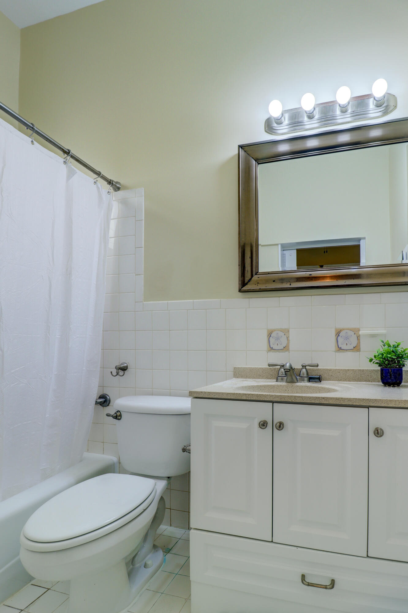 416 Petronia Street Unit: 4