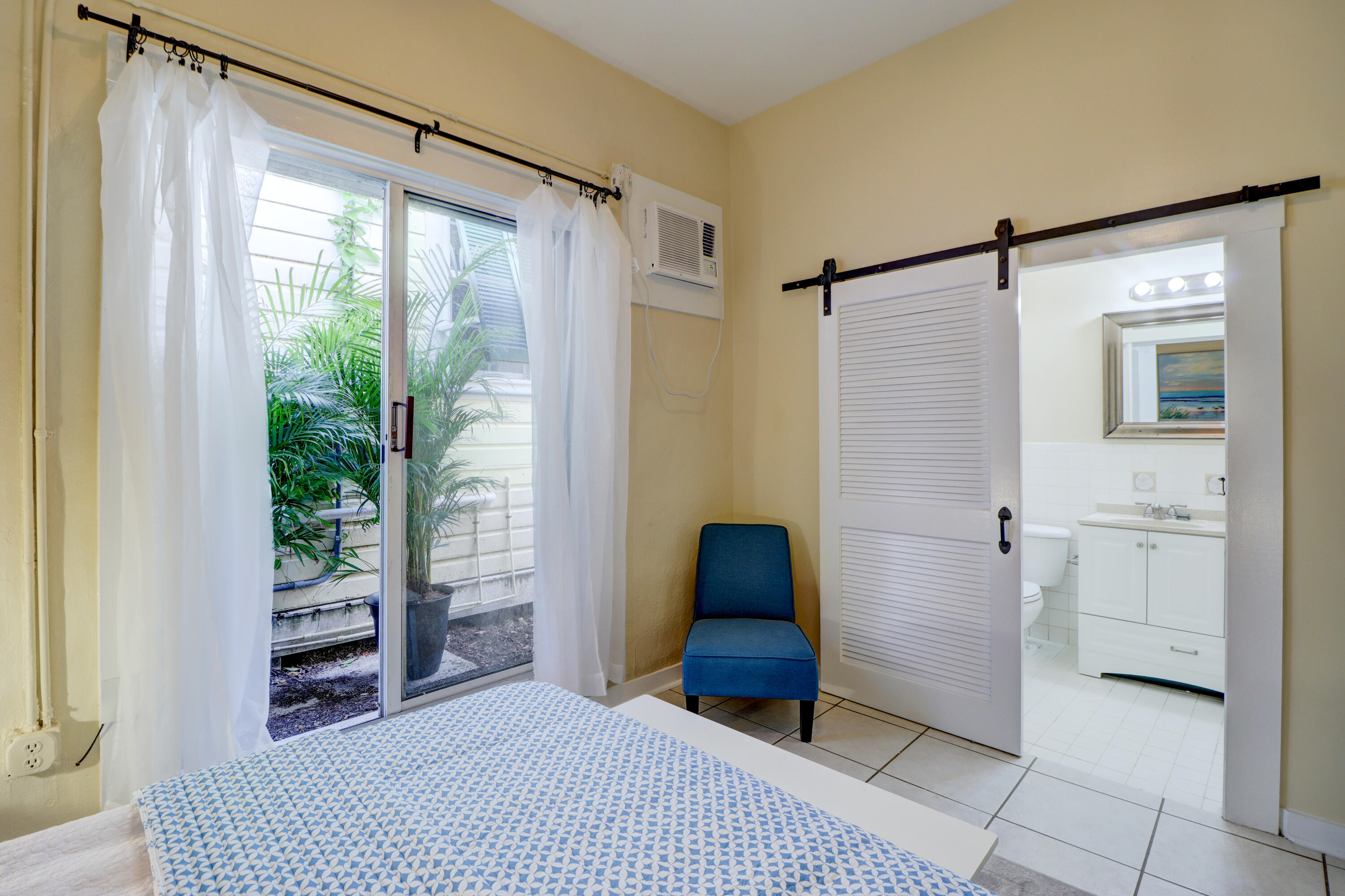 416 Petronia Street Unit: 4