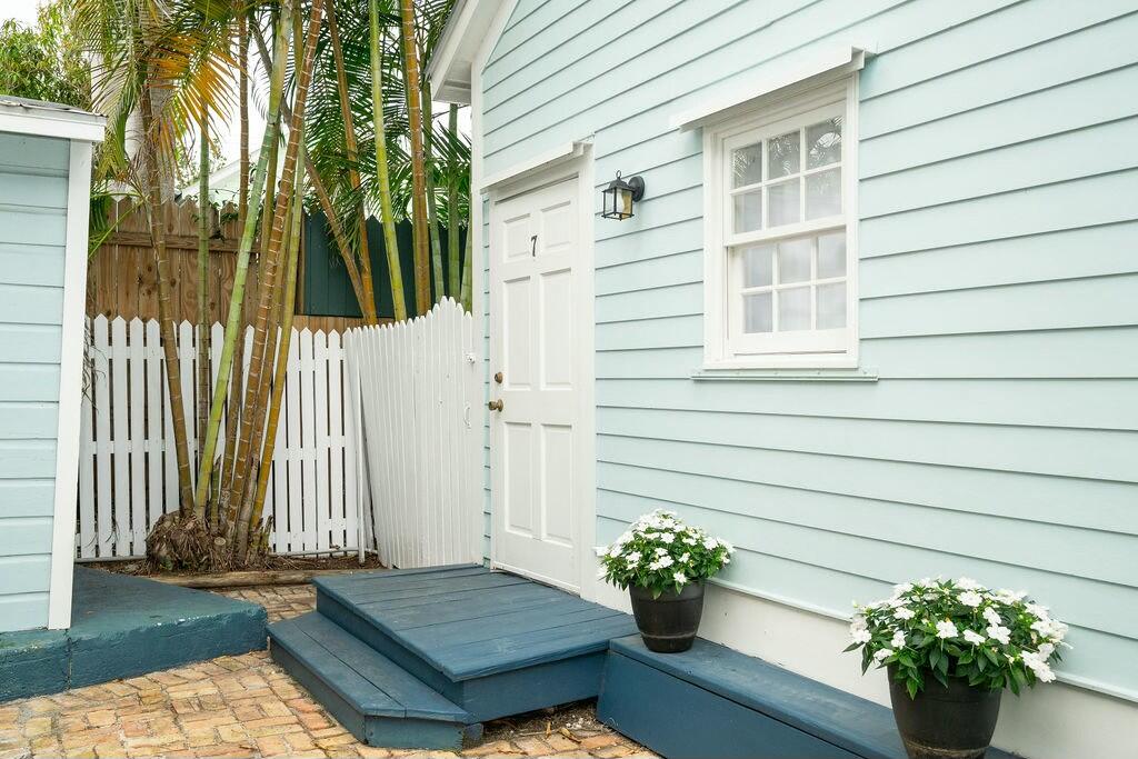 1209 William Street Unit: 7