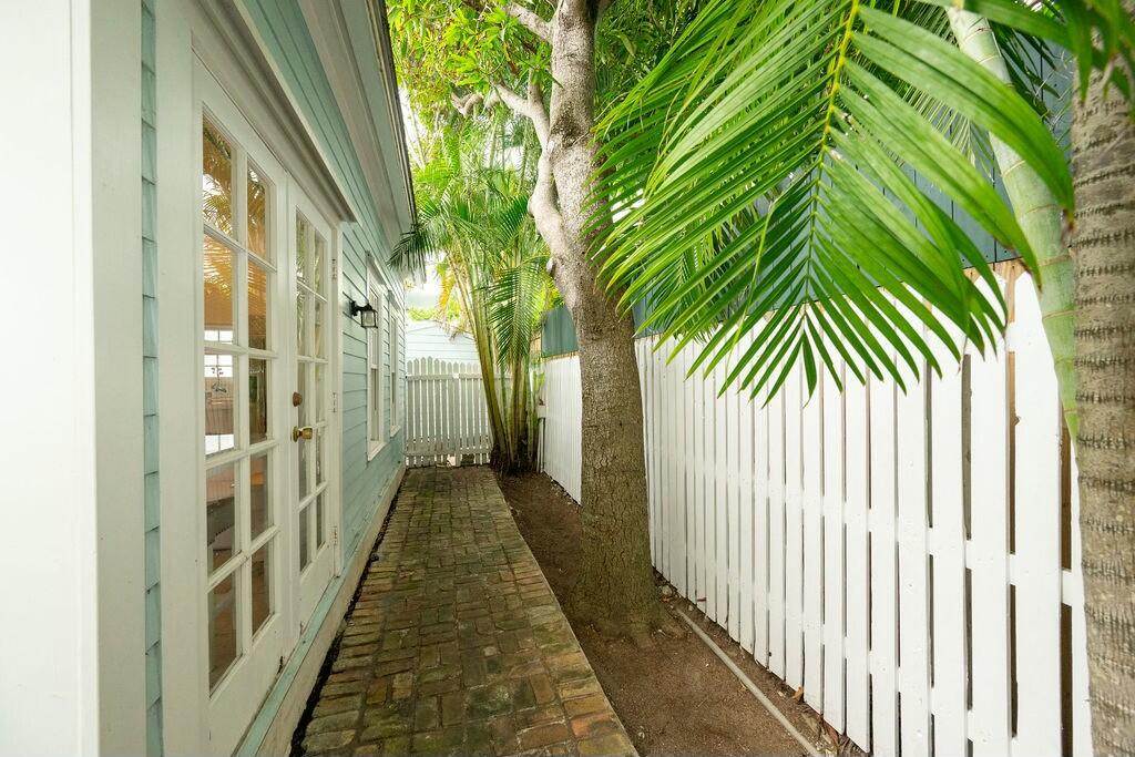 1209 William Street Unit: 7
