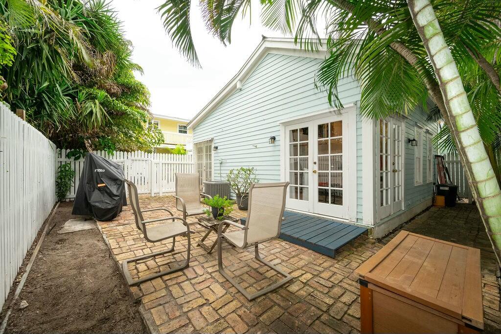 1209 William Street Unit: 7