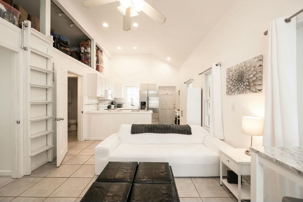1209 William Street Unit: 7
