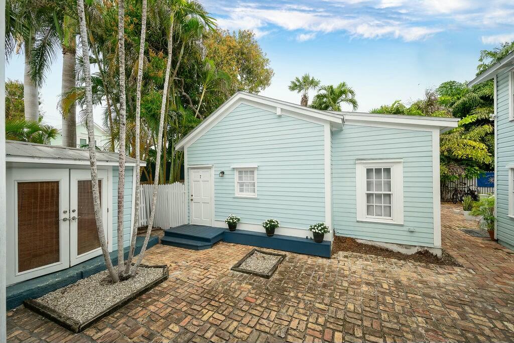 1209 William Street Unit: 7