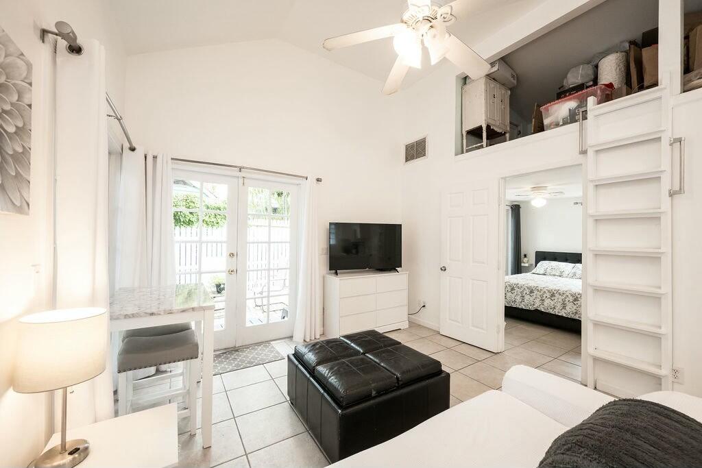 1209 William Street Unit: 7