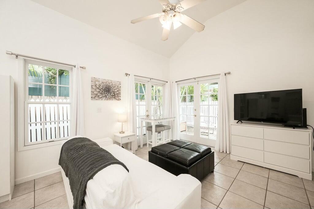 1209 William Street Unit: 7