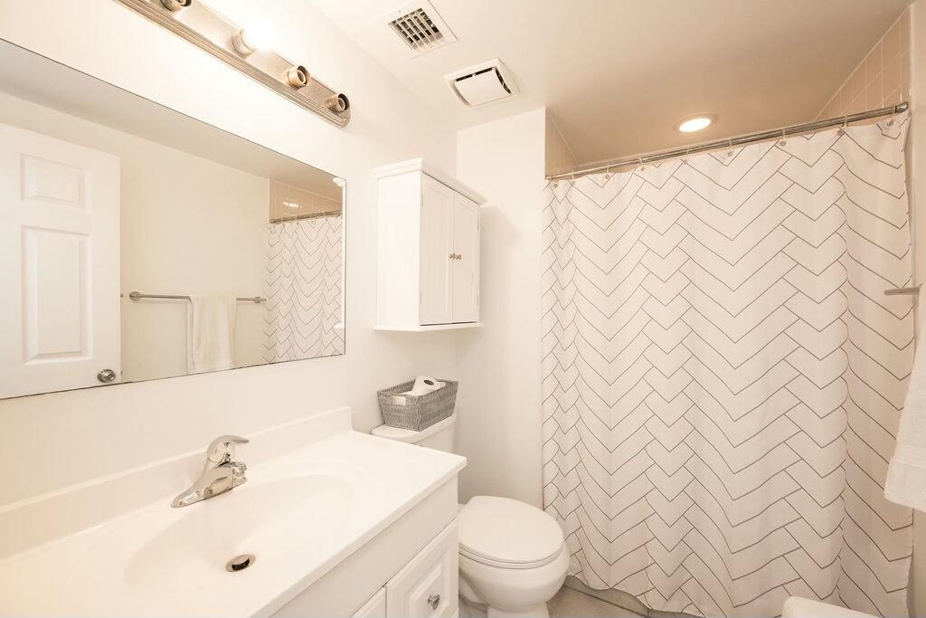 1209 William Street Unit: 7