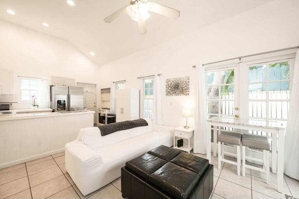1209 William Street Unit: 7