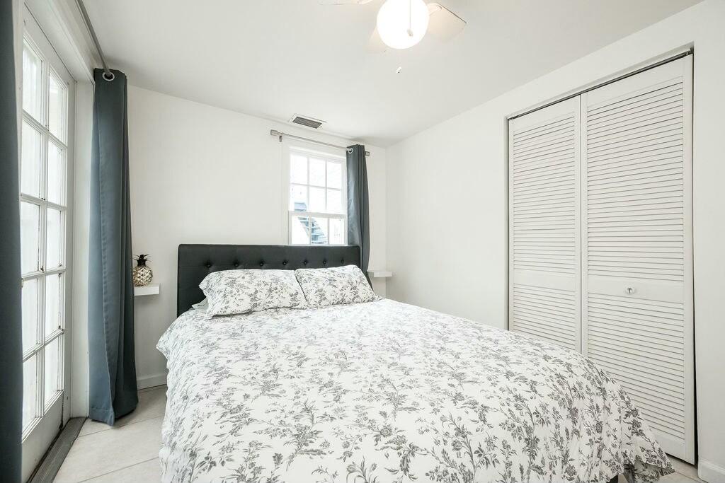 1209 William Street Unit: 7