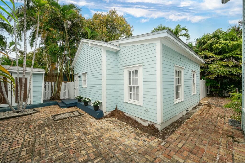 1209 William Street Unit: 7