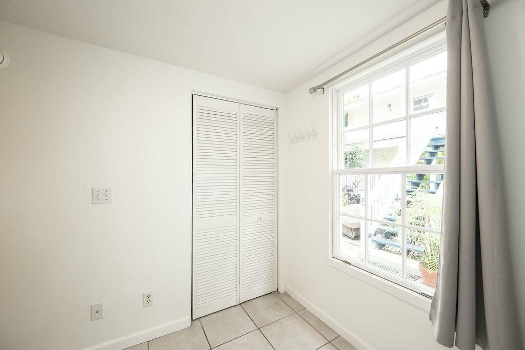 1209 William Street Unit: 7
