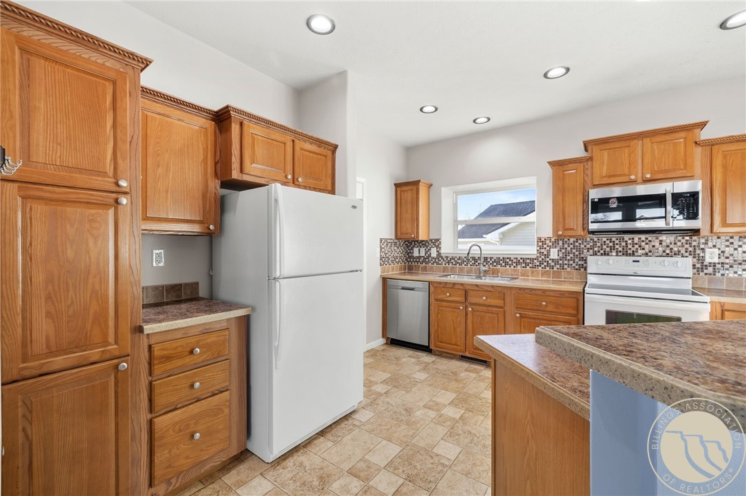 1538 Twin Oaks DRIVE